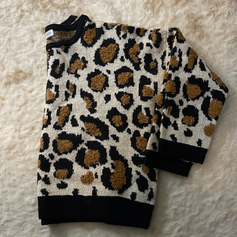 Vestique boutique cheetah sweater